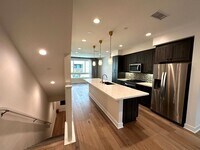 Building Photo - Fantastic 3 Story Townhome - 2 bedrooms - ...