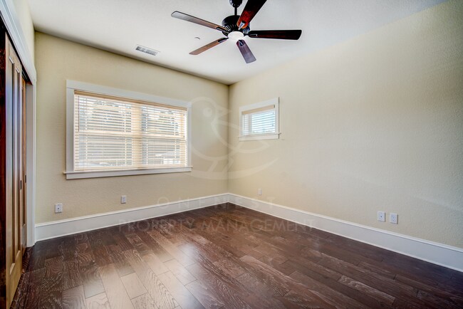 Building Photo - 210 Taylor St