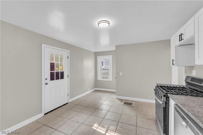 Building Photo - 3153 W 103rd St