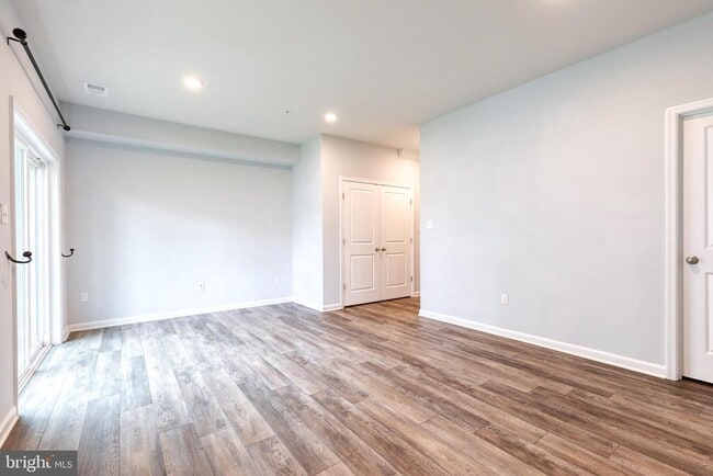 Building Photo - 2261 Kelston Pl