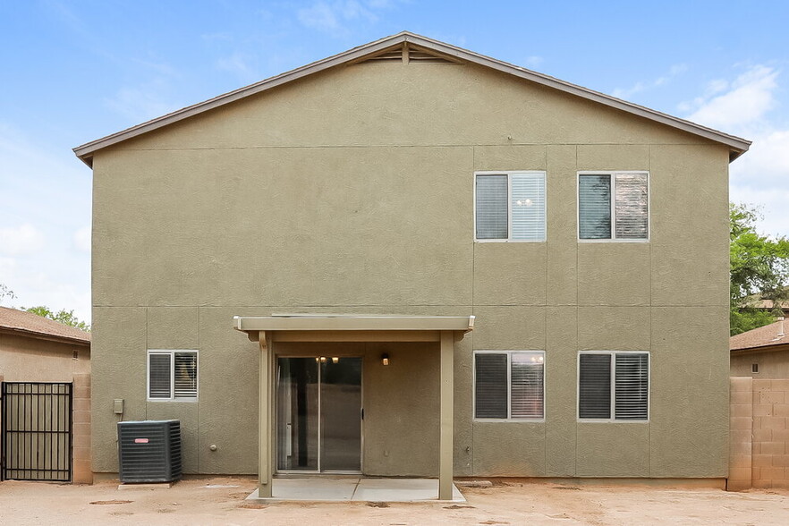 Building Photo - 1836 E Silversmith Trail