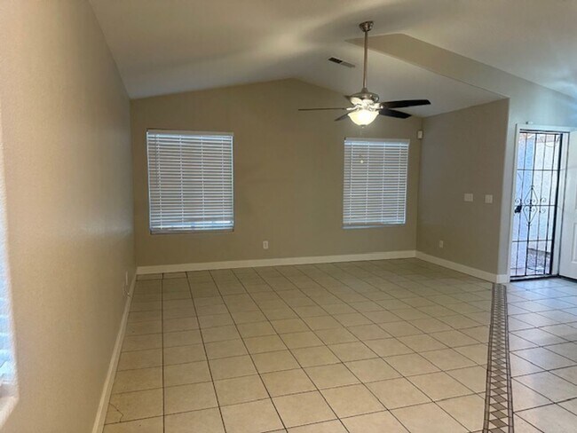 Building Photo - $2,000 For Rent A Lovely 3 Bed 2 Bath 1.673 Sq. Ft. Condo, all One Level Home in Chandler 85225!