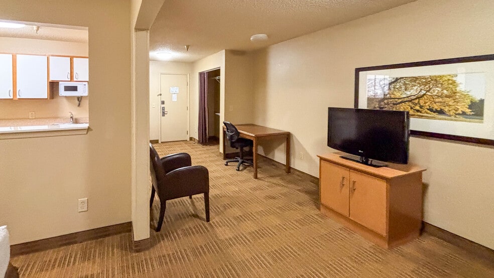 Building Photo - 530 Woods Lake Rd