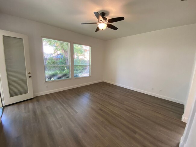 Building Photo - East Elk Grove Home Close to Pleasant Grov...