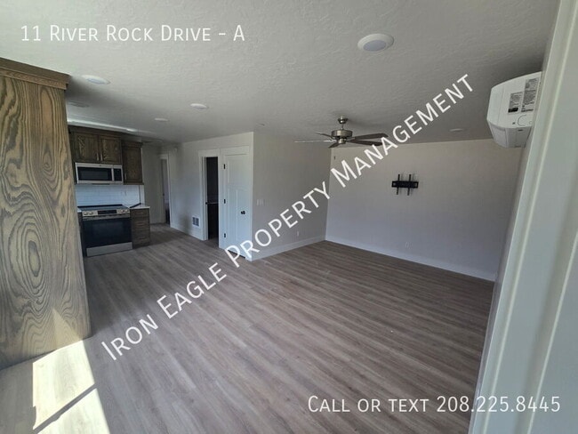 Building Photo - 11 River Rock Dr