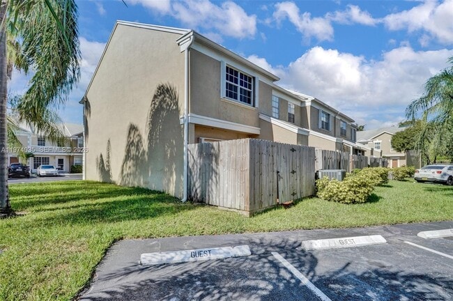 Building Photo - 2901 Dorchester Ln