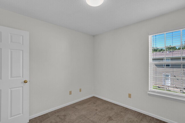 Building Photo - 4401-4403-4403 Cheryl Ct