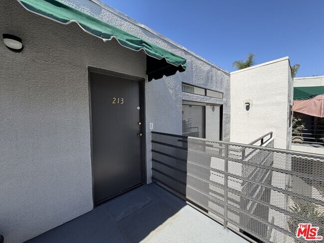 Building Photo - 18630 Burbank Blvd