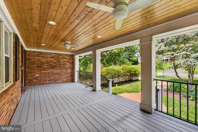 Building Photo - 6443 Walters Woods Dr