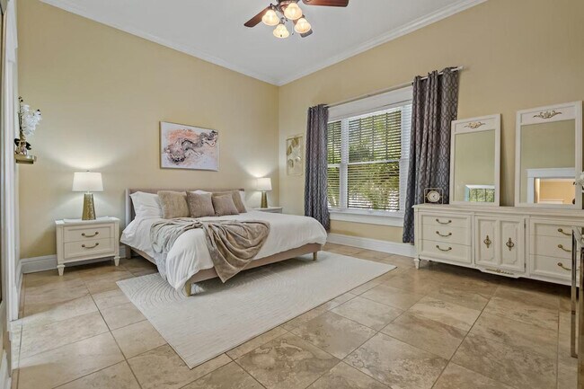 Building Photo - 611 S Orleans Ave