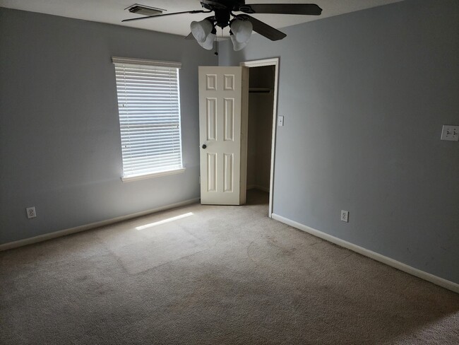Building Photo - 16935 Jelly Park Stone Dr