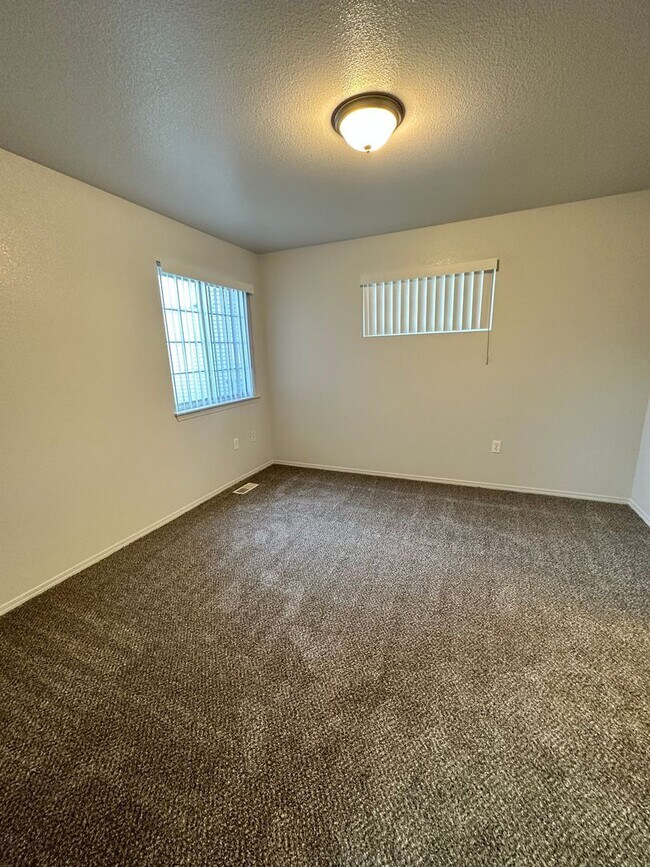 Building Photo - Newly renovated in 2024 2 bedroom 2 bathroom apartment available soon.