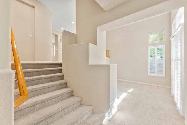 Building Photo - PARKSIDE LUXURY LIVING!