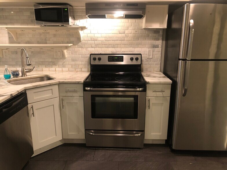 kitchen - 1952 Calvert St NW