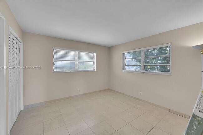 Building Photo - 3217 NE 11th St