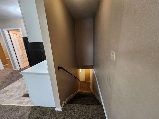 Building Photo - Save Big at Move-In: 50% Off Security Deposit on this 3 bed 1 bath upper unit