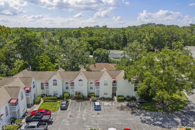 Building Photo - 2300 Twelve Oaks Dr