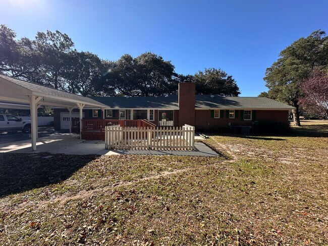 Building Photo - Home on High Tide