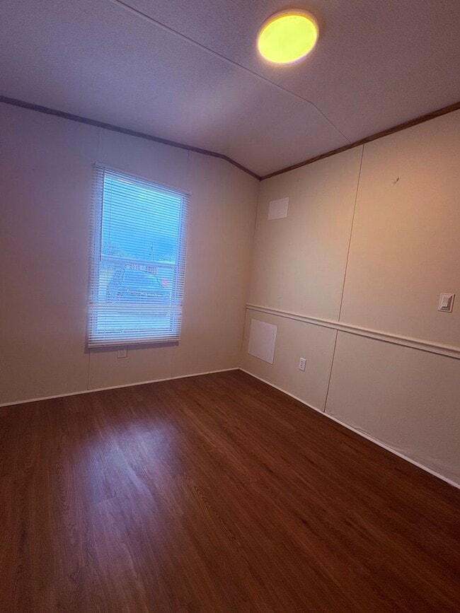 Building Photo - 2 Bed 2 Bath Mobile Home in Rockwell Village