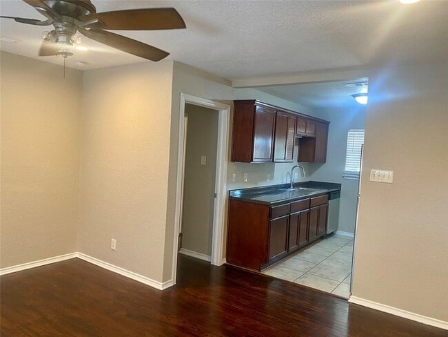 Building Photo - 1211 Stone Dr