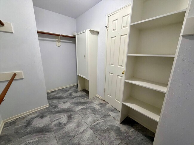 Building Photo - 2226 Mill Creek Dr