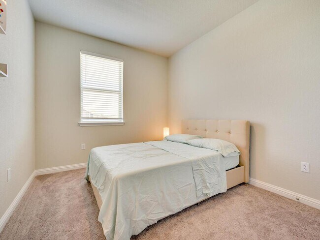 Building Photo - 7700 Dylan Dr
