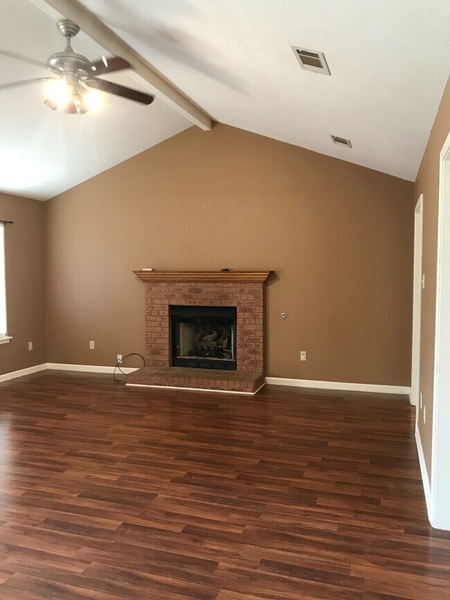 Building Photo - 24 Country Village Cir