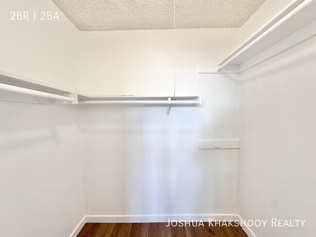 Building Photo - 5303 Newcastle Ave