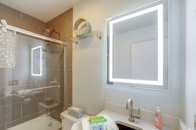 Building Photo - Charming 2Bed 2bath House in Denver
