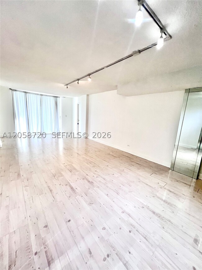 Building Photo - 3660 NE 166th St