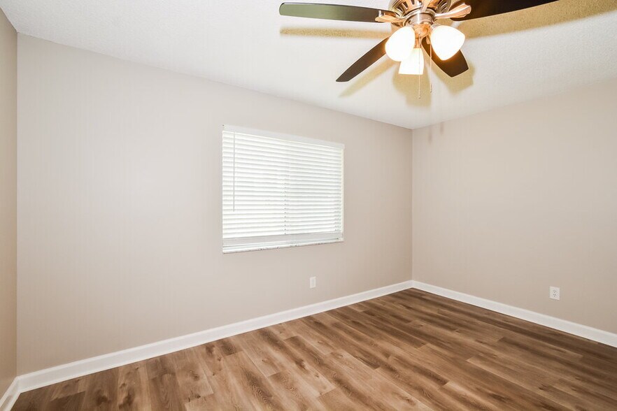 Building Photo - 426 Iowa Woods Cir E