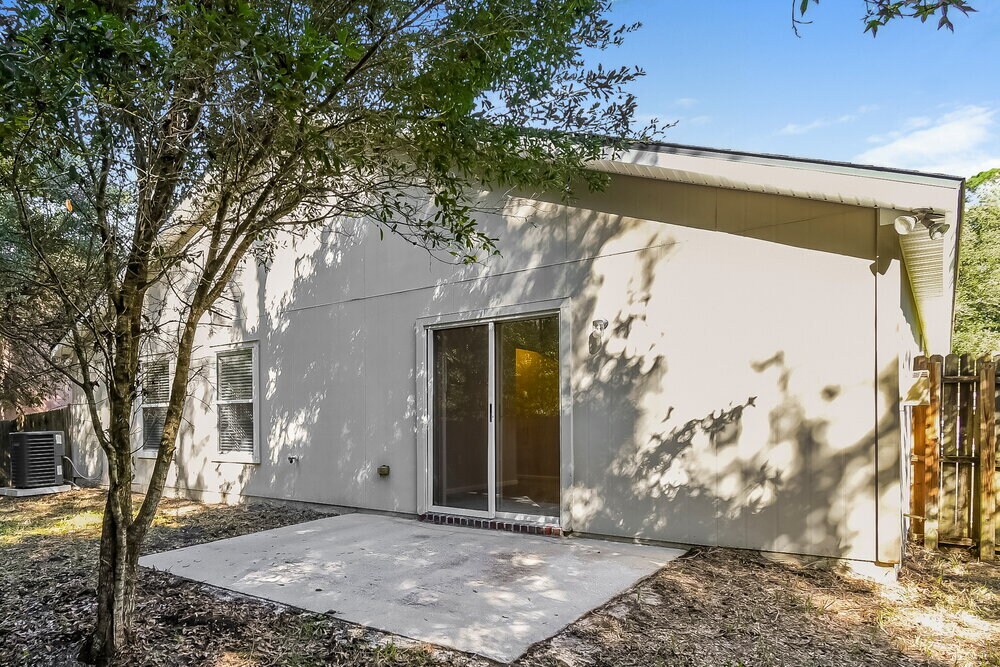 Building Photo - 10260 Normanwood Ct