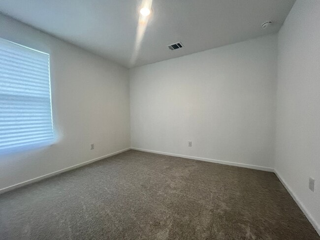 Building Photo - Charming 3 Bedroom/2 Bath Home *St. Hedwig...