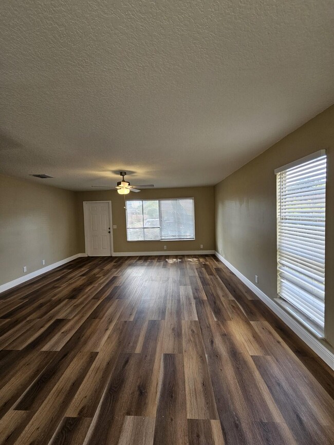 Building Photo - 4787 Orleans Ct