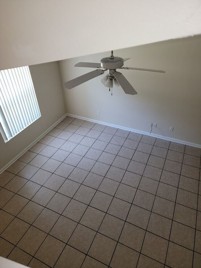 Building Photo - 3 BR/ 2BA Townhome located in