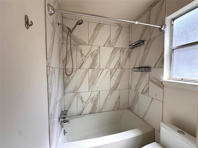 Building Photo - 2711 Wilcrest Dr