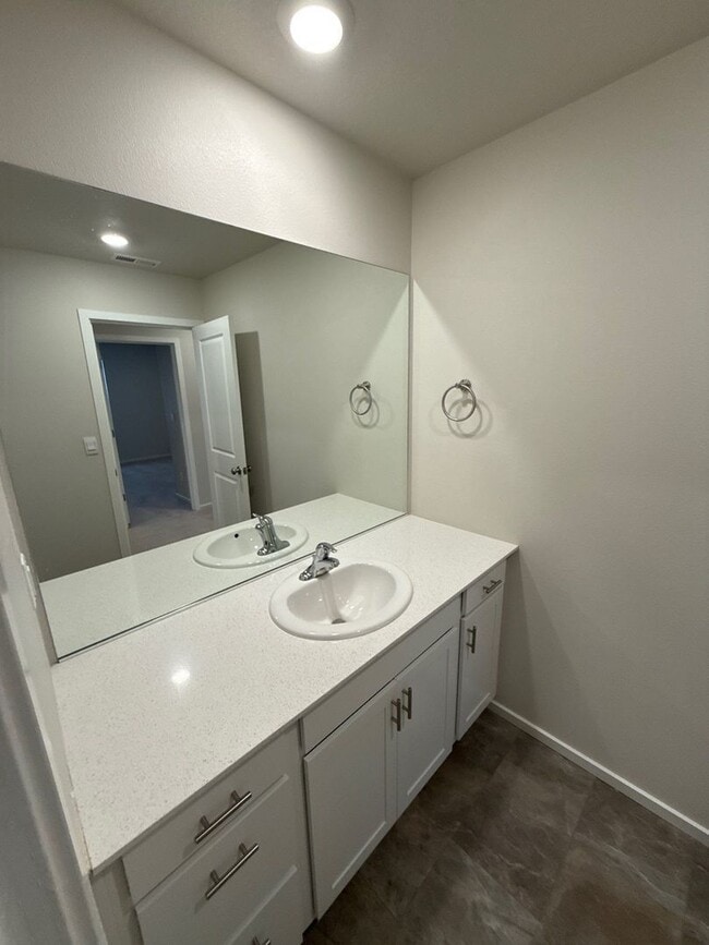 Building Photo - 4770 Daiquiri Ave NE