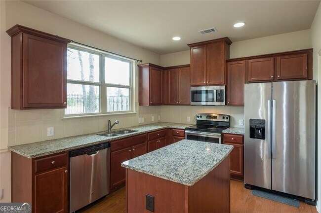 Building Photo - 1555 Creek Bend Ln NW