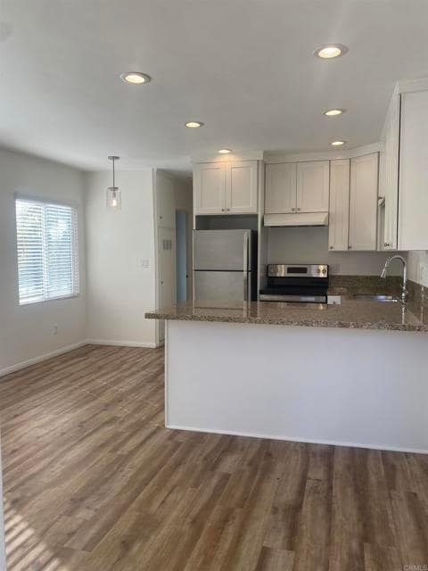 Building Photo - 721 S Cedros Ave