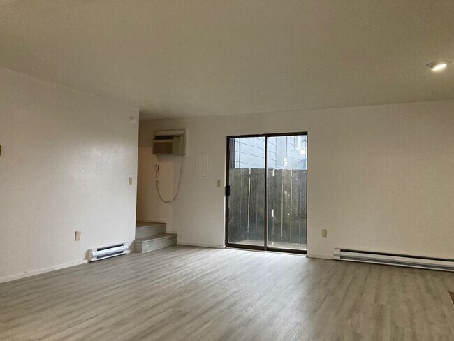 Building Photo - 415 E Wabash Ave