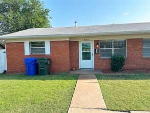 Building Photo - 833 Owl St