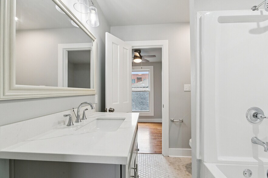 Building Photo - 3429 Baronne St