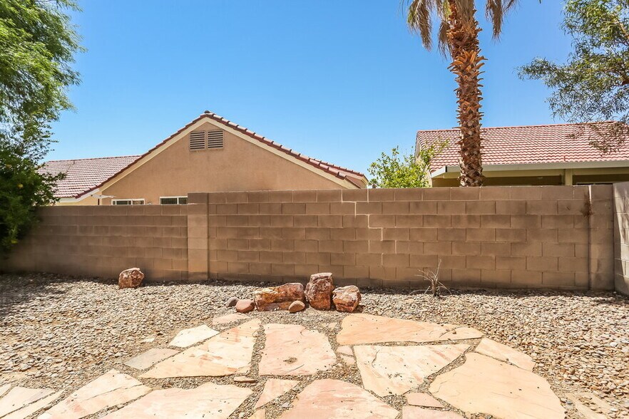Building Photo - 8809 W Colorful Pines Ave
