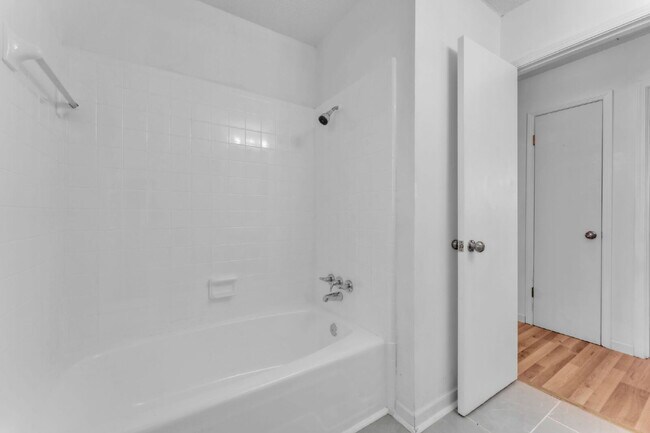 Building Photo - Spacious 3BR Ranch on Over Half an Acre in Seneca! $1,700/mo rent