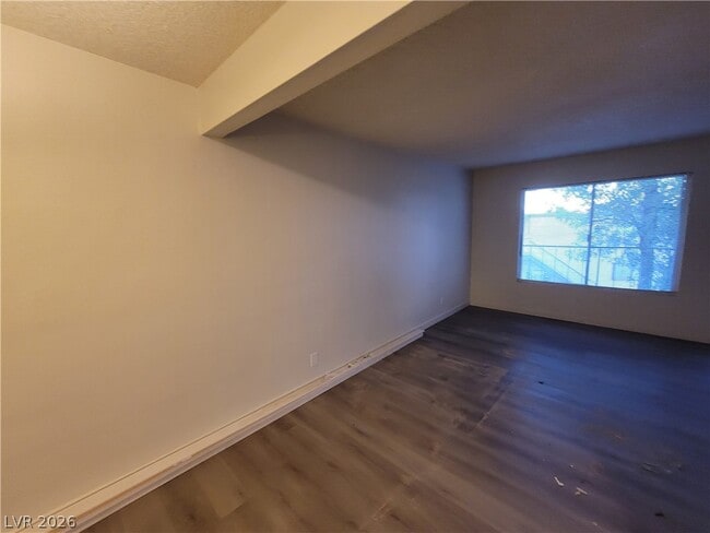 Building Photo - 615 S Royal Crest Cir