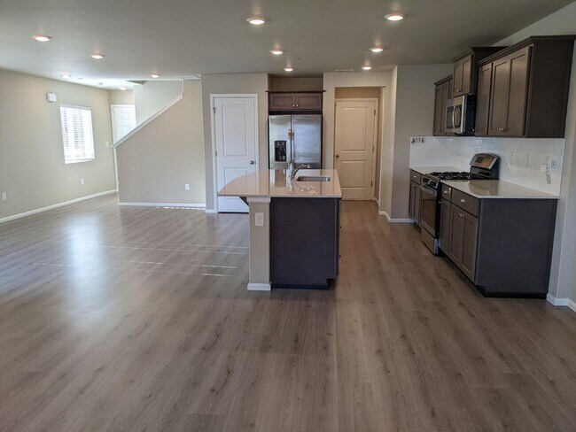 Building Photo - 4/2.5 Townhouse for rent in DuPont!