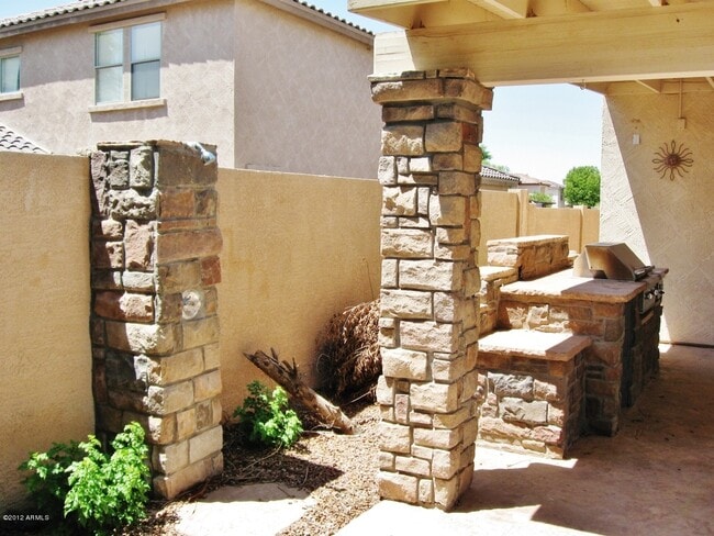 Building Photo - COMING SOON!! LOVELY  5-BEDROOM, 3-BATH GILBERT HOME