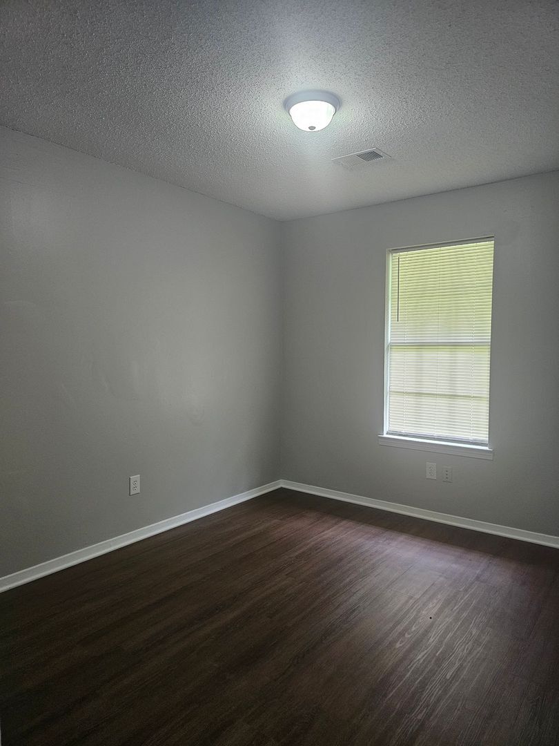 Building Photo - 6620 Forestgate Rd