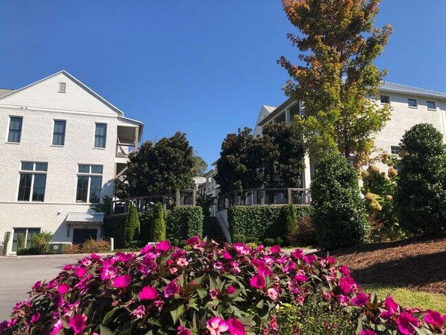 Building Photo - Executive Alpharetta Townhome in Folia Old...