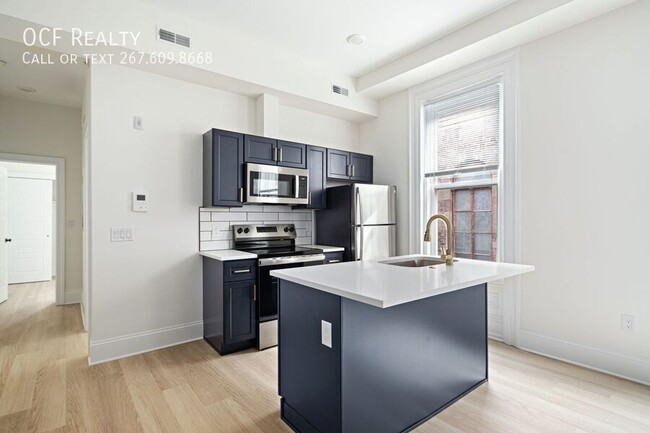 Building Photo - Modern Renovated Fairmount Two Bedroom Apa...